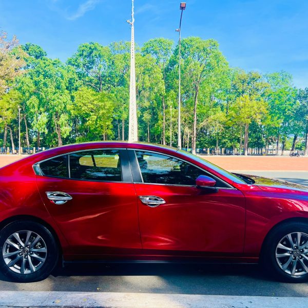 Bán xe Mazda 3 Luxury 2021 màu đỏ