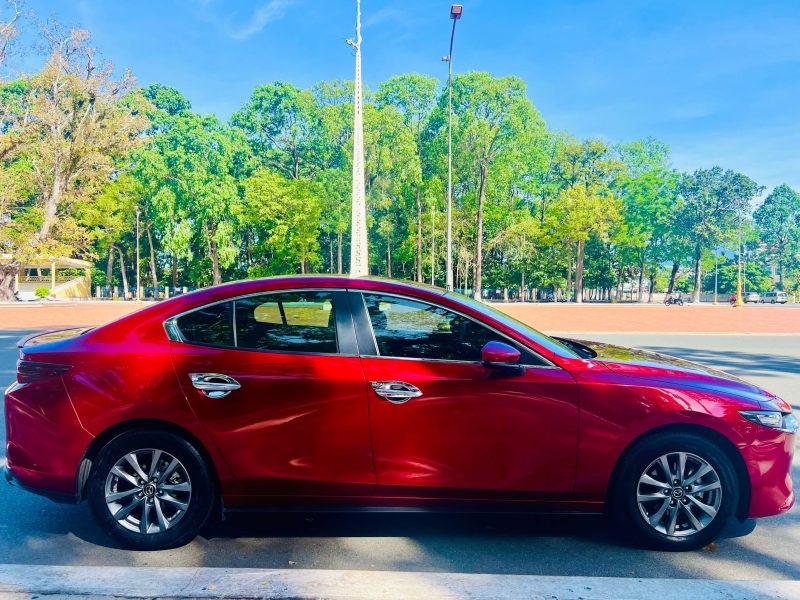 Bán xe Mazda 3 Luxury 2021 màu đỏ